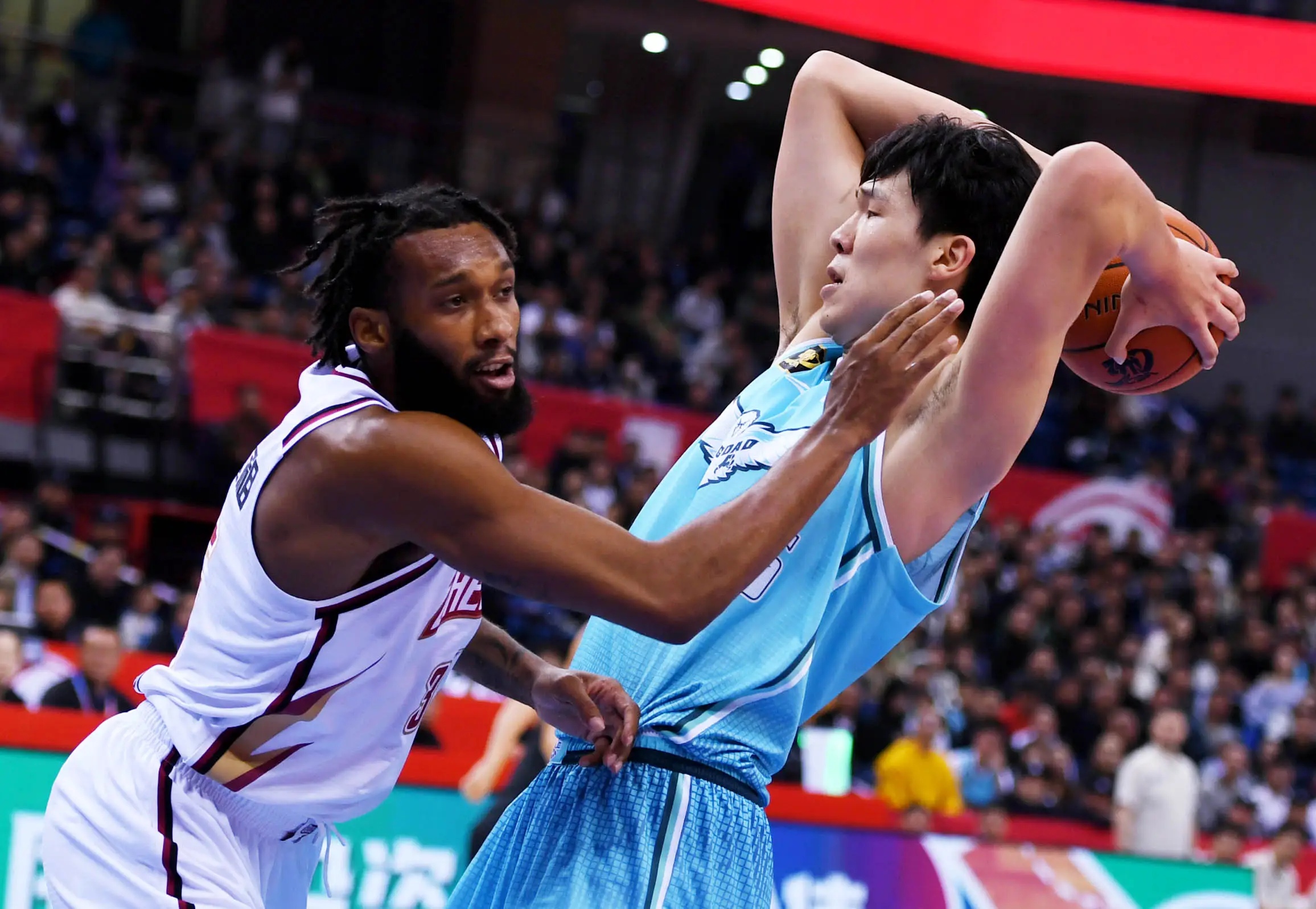 关于CBA季后赛倒计时；夏洛特黄蜂加时末段绝杀压哨；细节引发关注；质疑声仍在；训练强度明显提升的信息