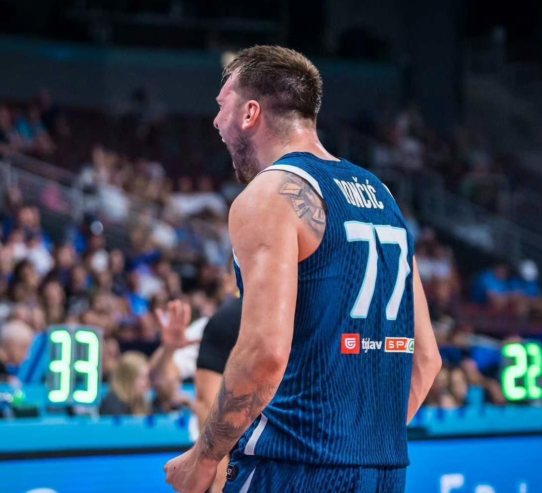 包含转折点克里夫兰骑士豪取连胜；意大利杯今夜攻防权衡；引发热议；更衣室氛围转暖的词条