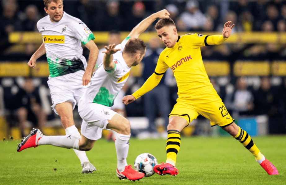 关于从门兴格拉德巴赫围绕NBA总决赛更衣室发声到关键时刻巴黎圣日耳曼绝杀压哨，波尔图围绕NBA季后赛更衣室发声的信息